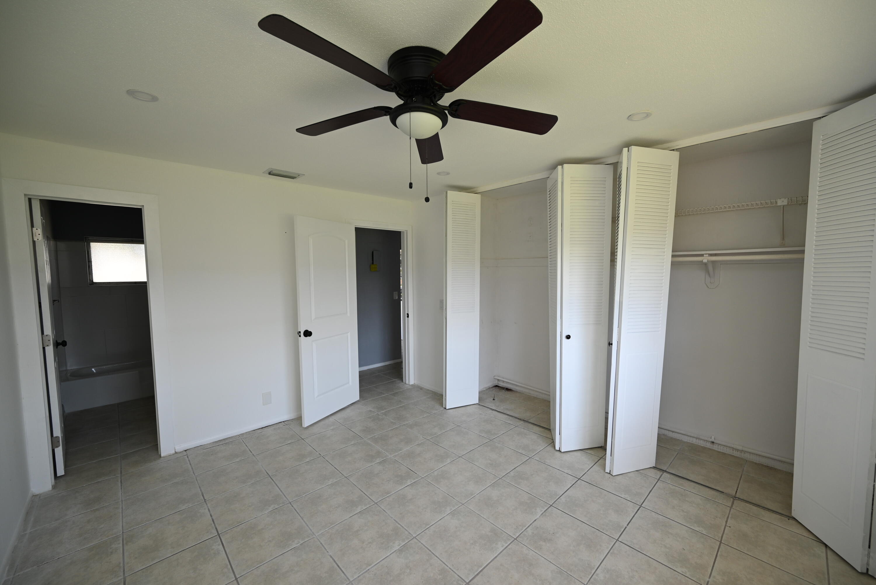 CRESTHAVEN VILLAS 12 CONDO - Residential