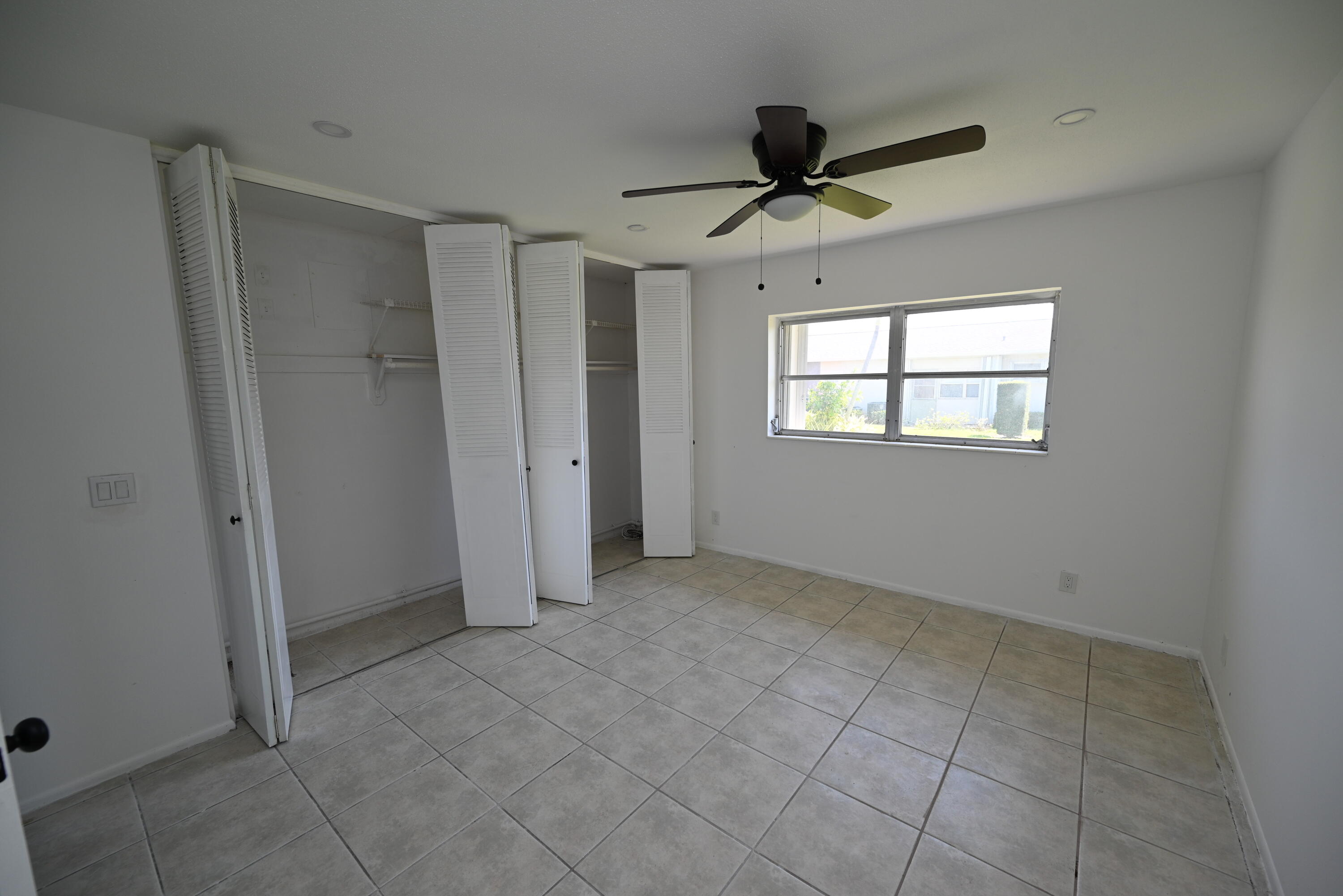 CRESTHAVEN VILLAS 12 CONDO - Residential