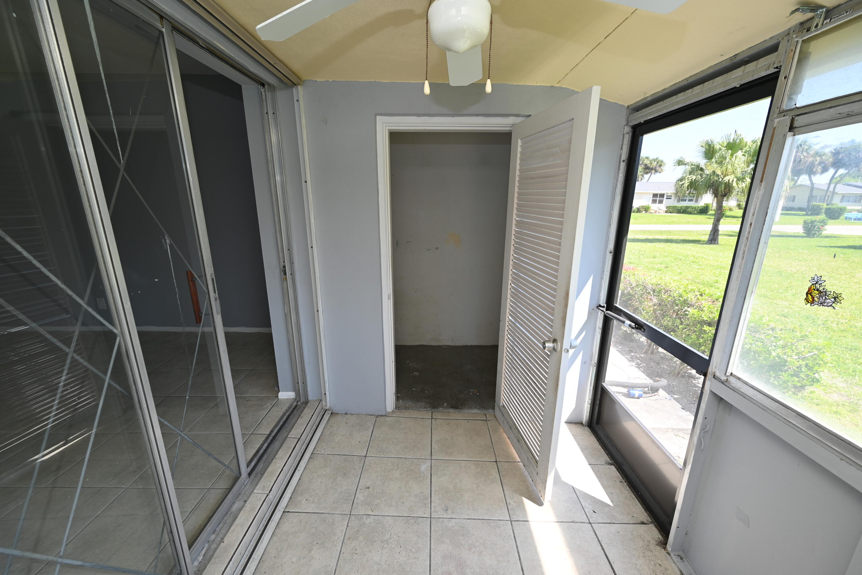 CRESTHAVEN VILLAS 12 CONDO - Residential