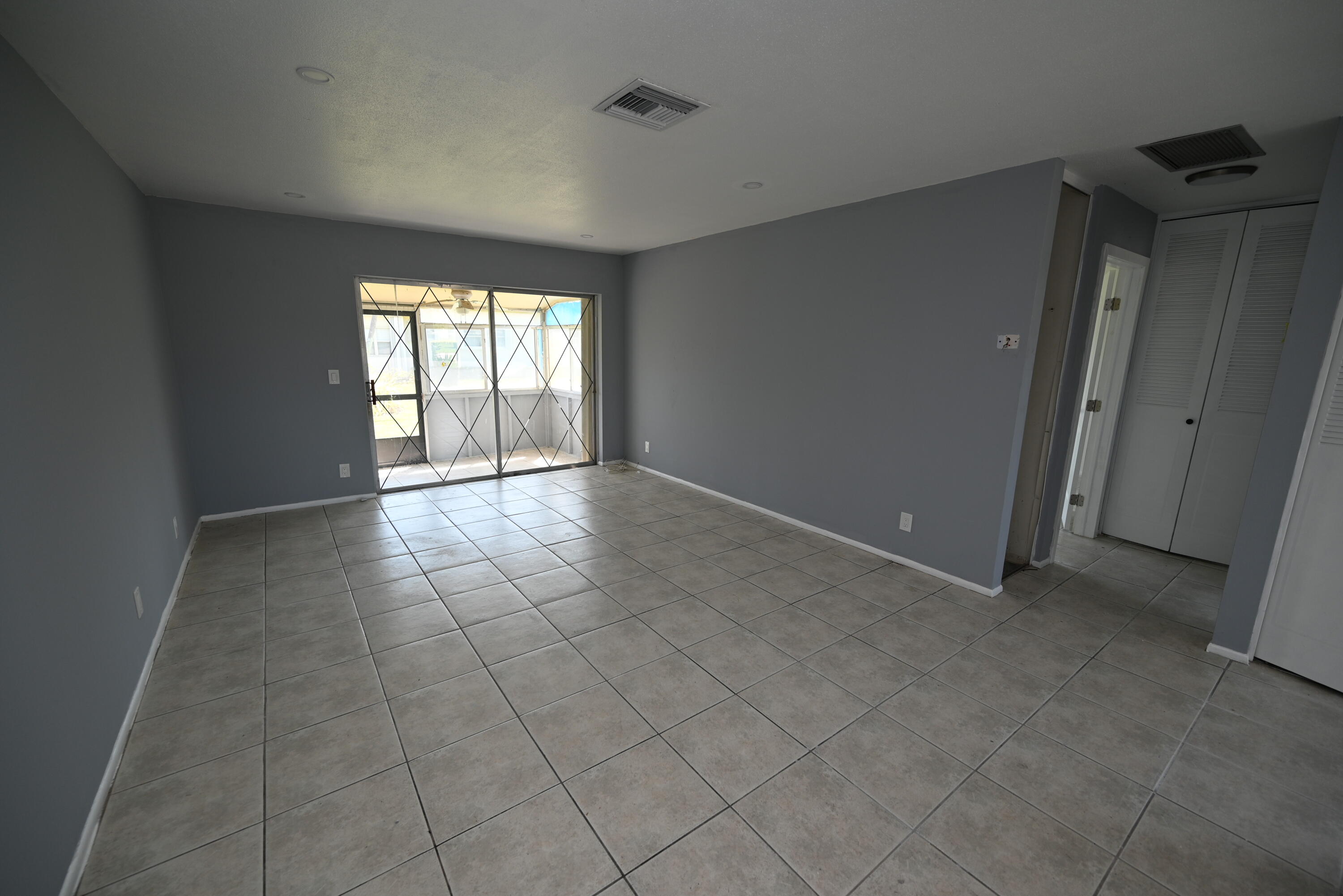 CRESTHAVEN VILLAS 12 CONDO - Residential