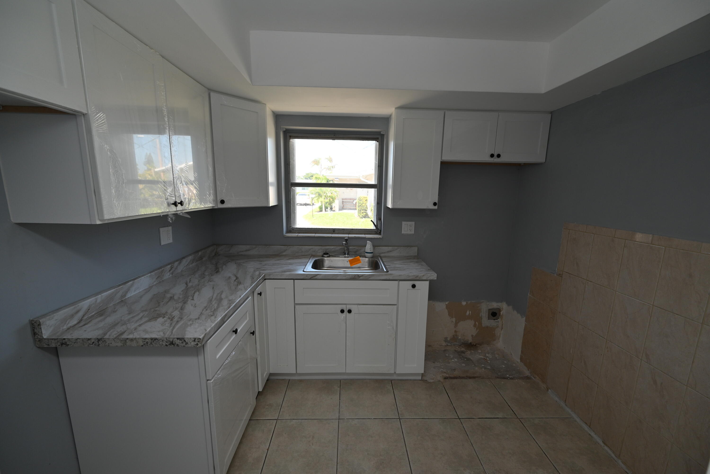 CRESTHAVEN VILLAS 12 CONDO - Residential