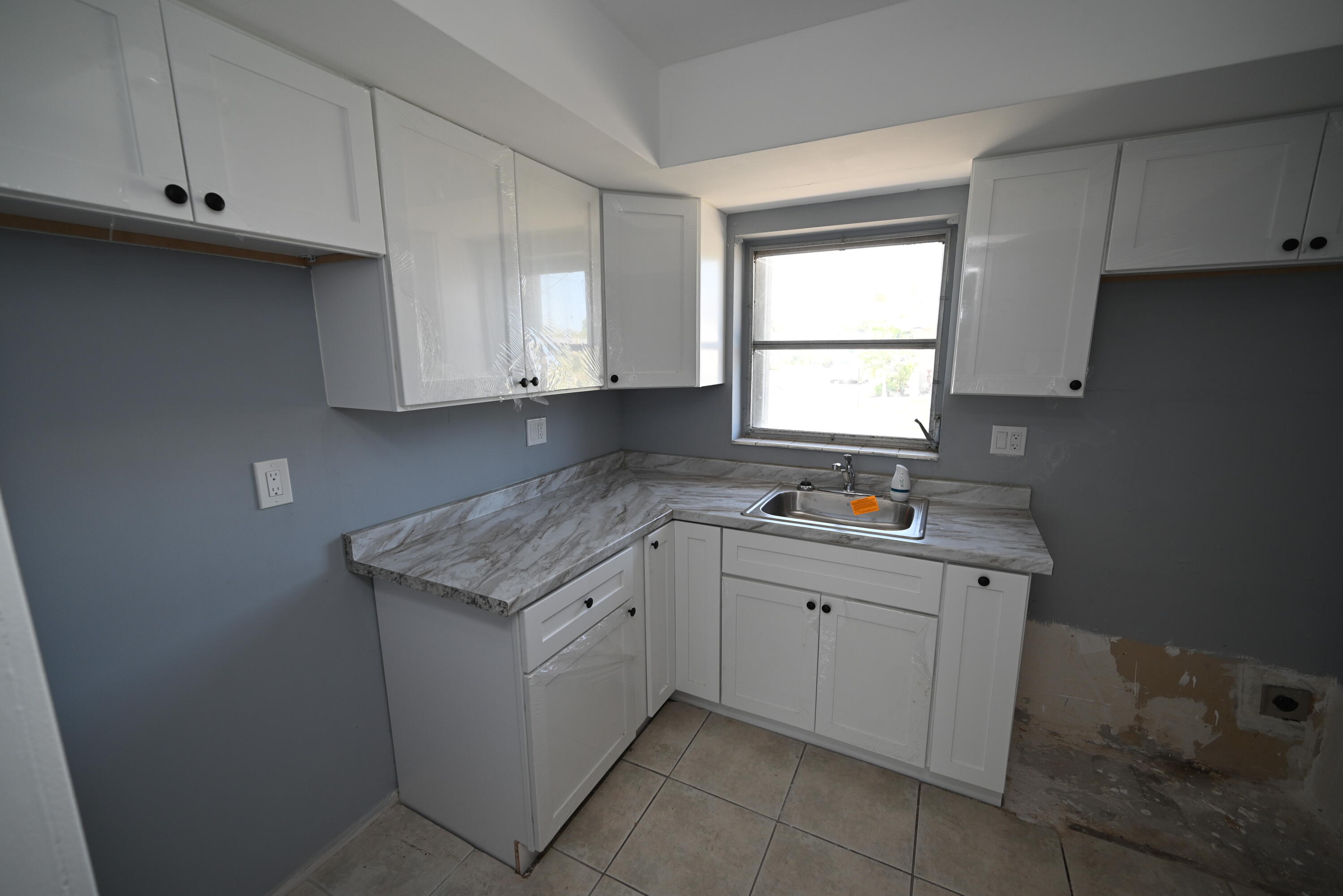 CRESTHAVEN VILLAS 12 CONDO - Residential