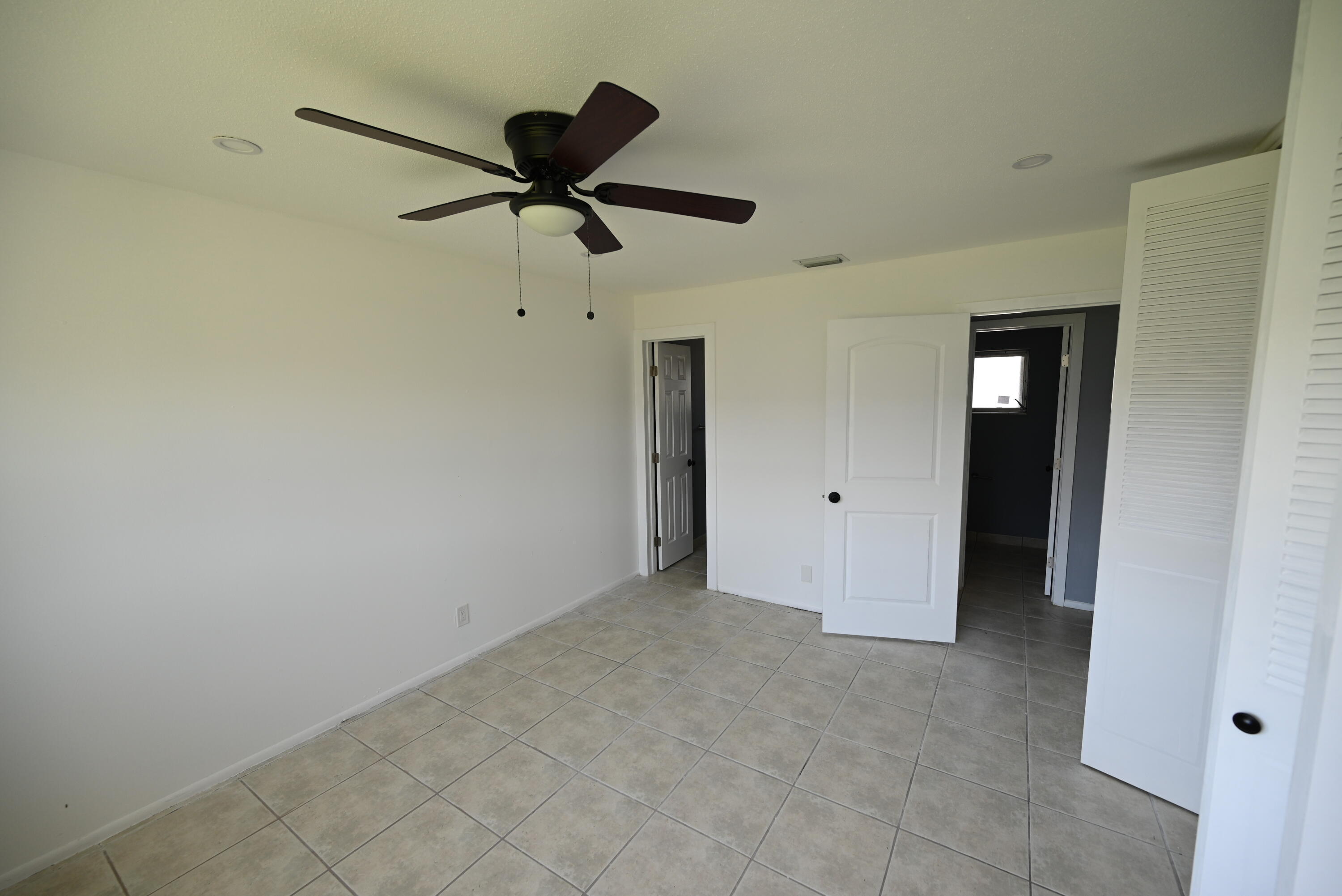 CRESTHAVEN VILLAS 12 CONDO - Residential