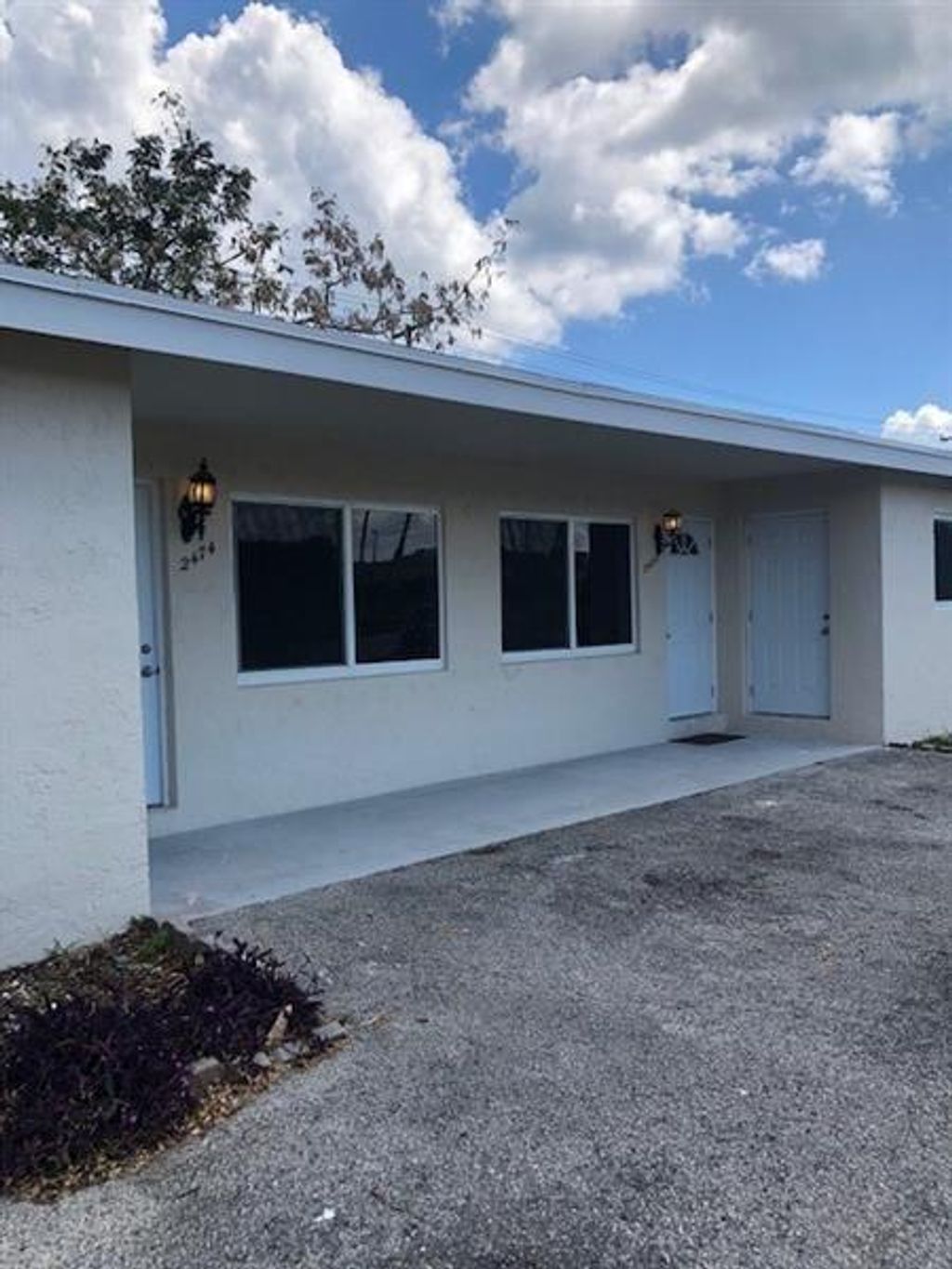 Photo of 2472 N Dixie Hwy, Boca Raton, FL 33431 (MLS # F10313931)