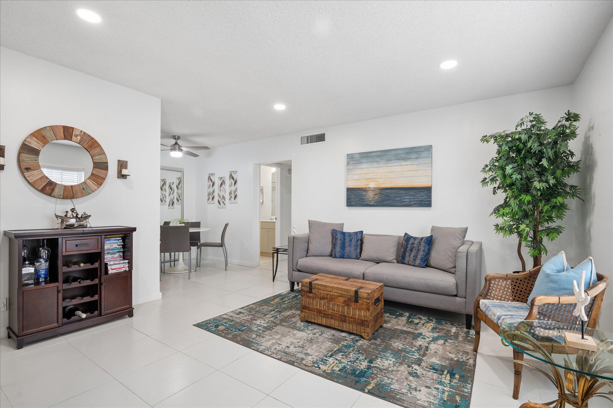 IMPERIAL POINT COLONNADES CONDO - Residential