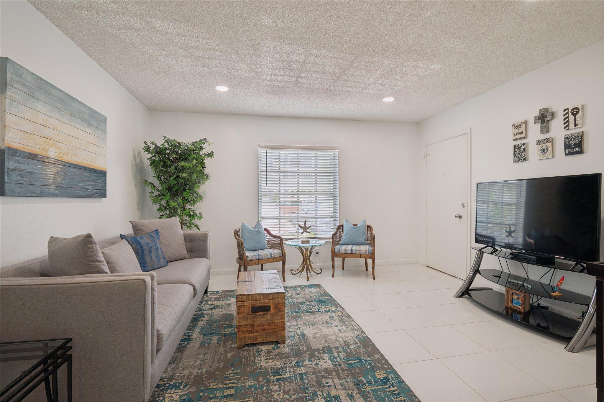 IMPERIAL POINT COLONNADES CONDO - Residential