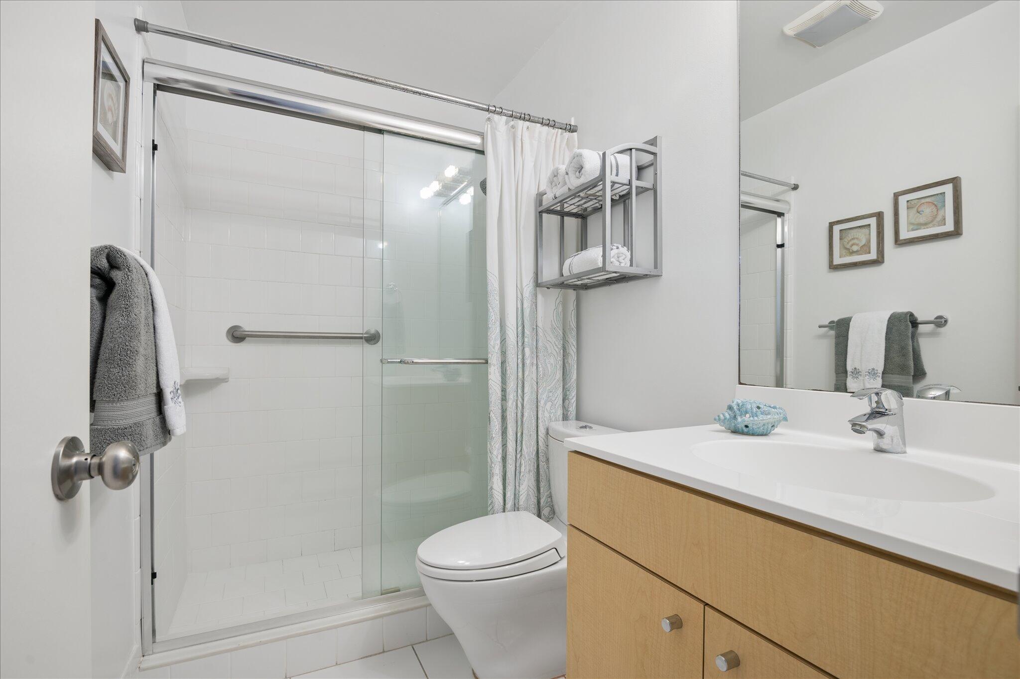 IMPERIAL POINT COLONNADES CONDO - Residential