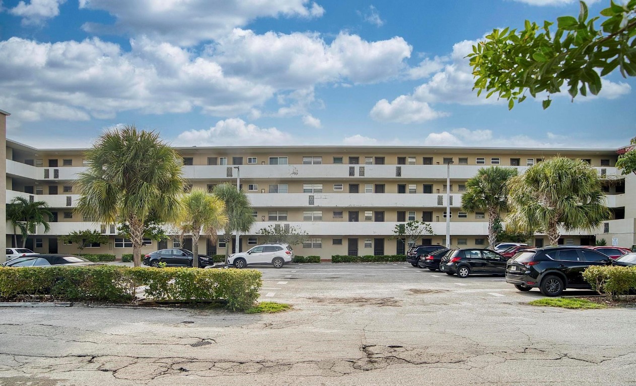 1690 NE 191st Street 405-1