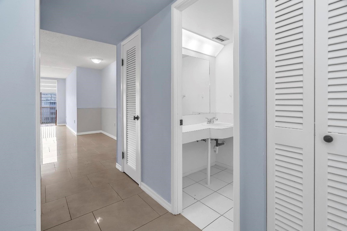 1690 NE 191st Street 405-1