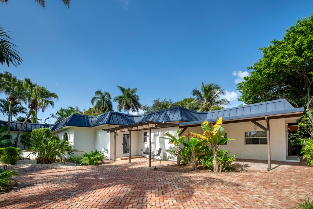 Photo of 2314 Desota Drive, Fort Lauderdale, FL 33301 (MLS # B26070075)