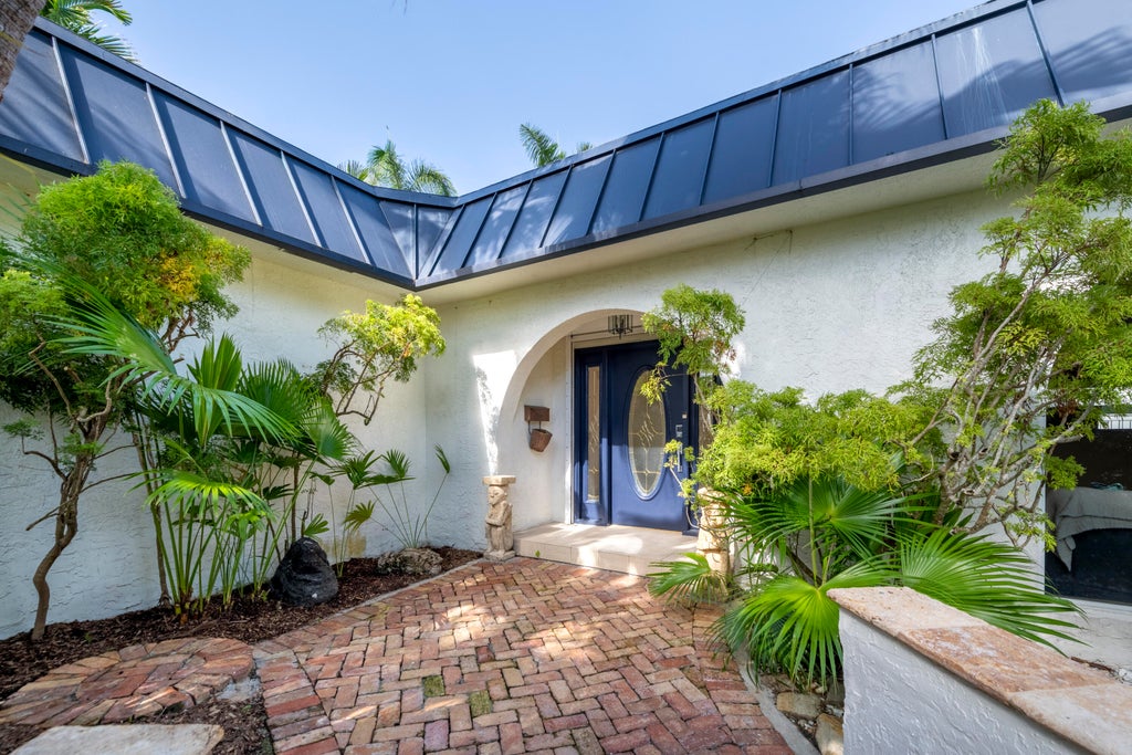 Photo of 2314 Desota Drive, Fort Lauderdale, FL 33301 (MLS # B26070075)