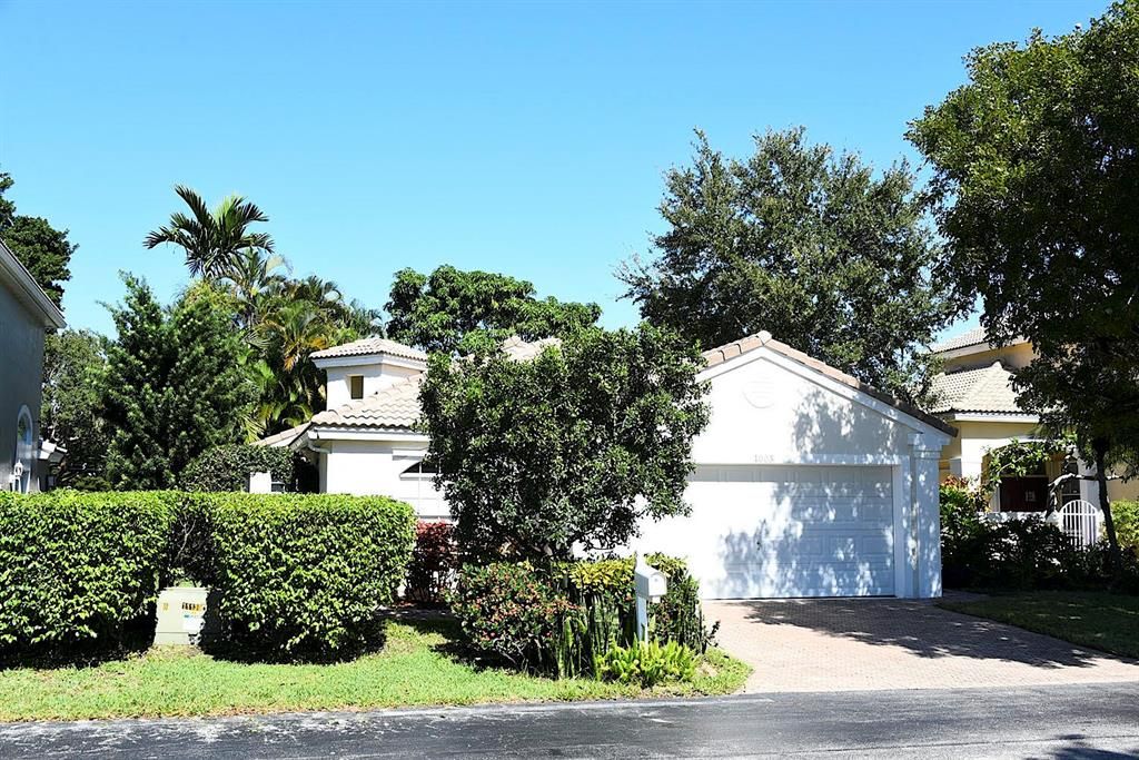 Photo of 1005 Fairfax Circle W, Boynton Beach, FL 33436 (MLS # R10759081)