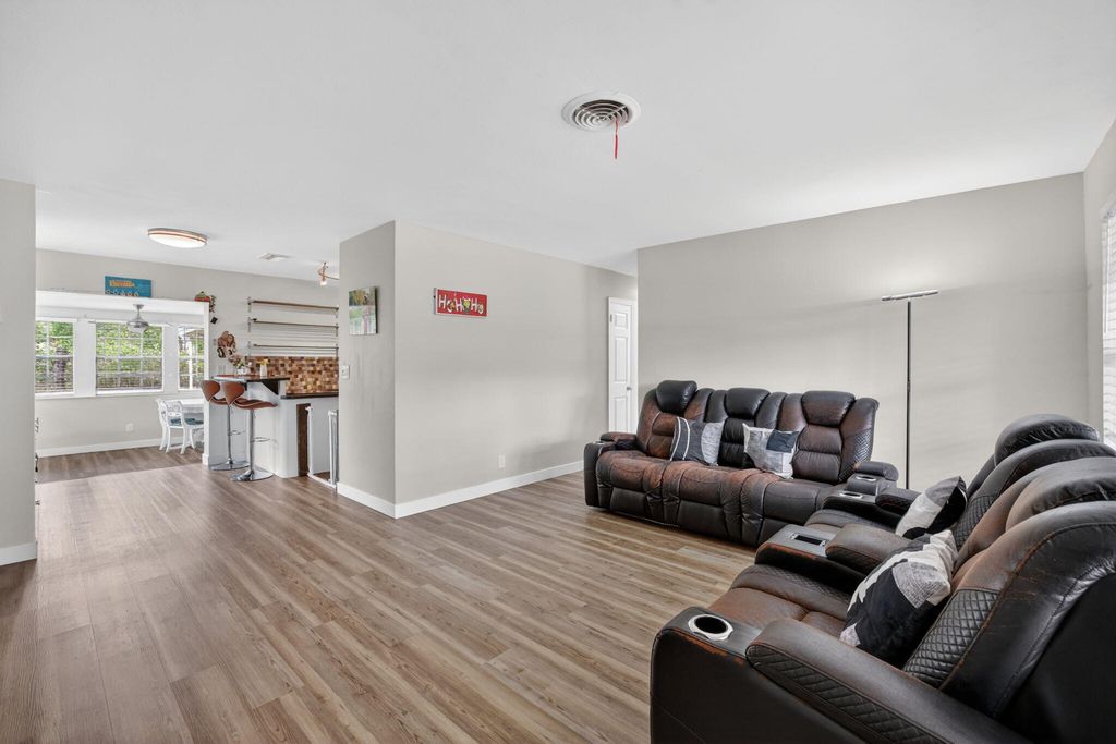 Photo of 633 NW 30th Street, Wilton Manors, FL 33311 (MLS # B26031278)