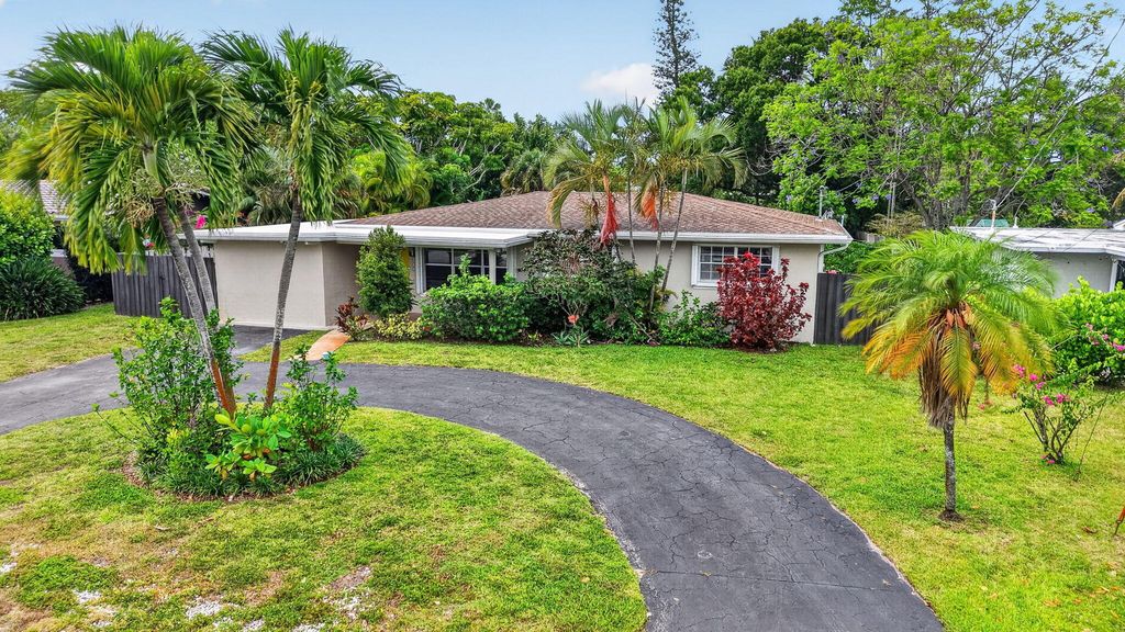 Photo of 633 NW 30th Street, Wilton Manors, FL 33311 (MLS # B26031278)