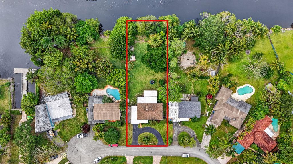 Photo of 633 NW 30th Street, Wilton Manors, FL 33311 (MLS # B26031278)