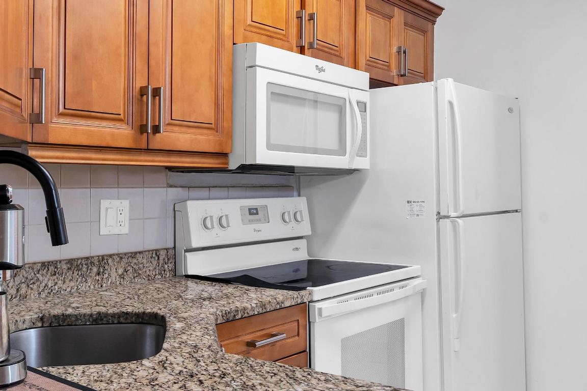 PINE RIDGE NORTH VILLAGE III CONDO - Residential