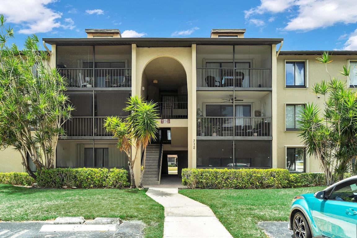 PINE RIDGE NORTH VILLAGE III CONDO - Residential