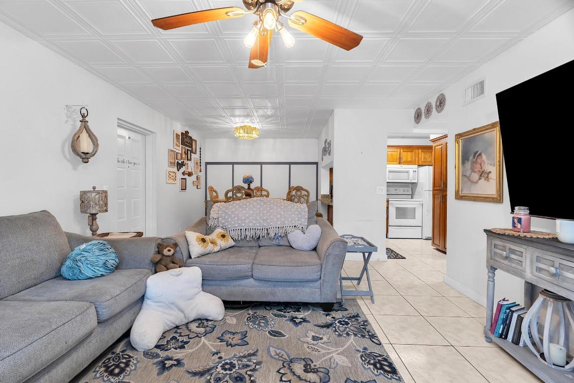 PINE RIDGE NORTH VILLAGE III CONDO - Residential