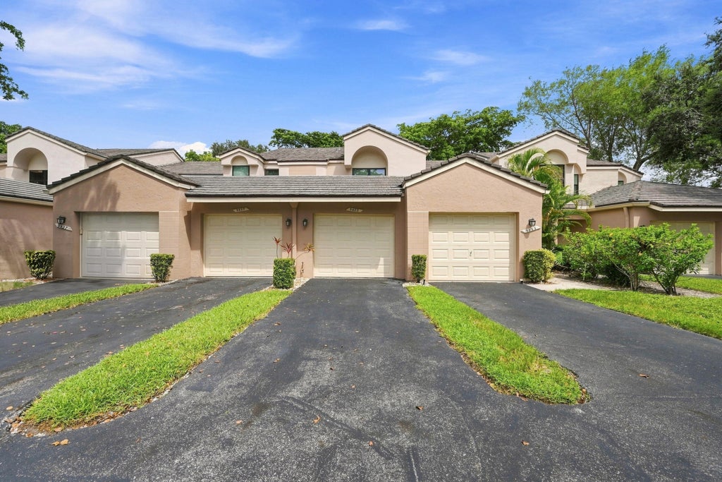 Photo of 9825 NW 1ST Court #9825, Plantation, FL 33324 (MLS # B26075547)