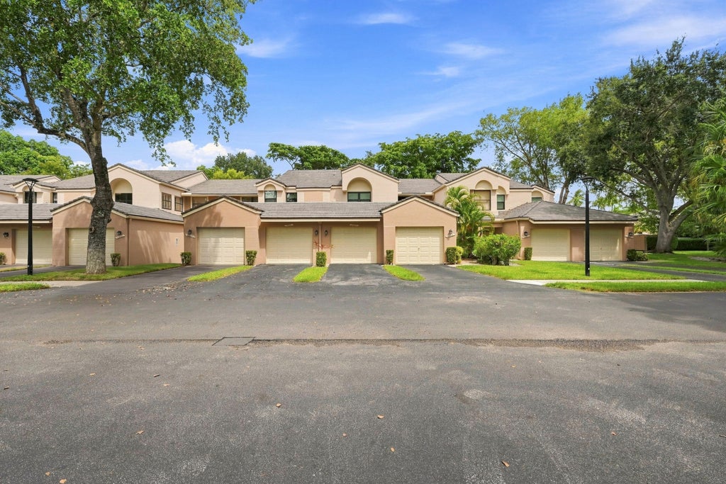 Photo of 9825 NW 1ST Court #9825, Plantation, FL 33324 (MLS # B26075547)