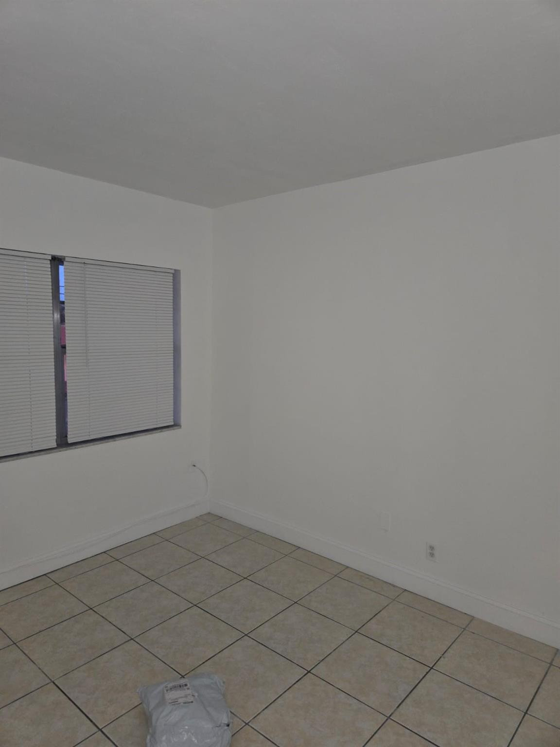 PARK SIDE MANOR B CONDO INC - Residential Lease