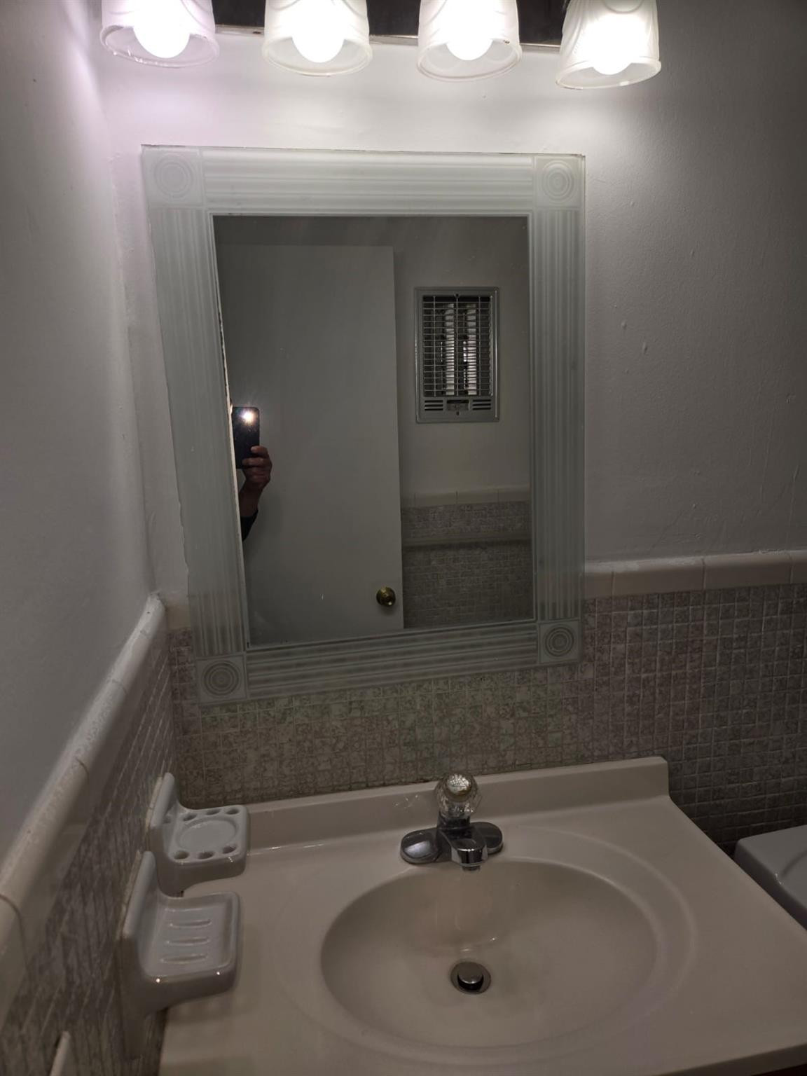 PARK SIDE MANOR B CONDO INC - Residential Lease