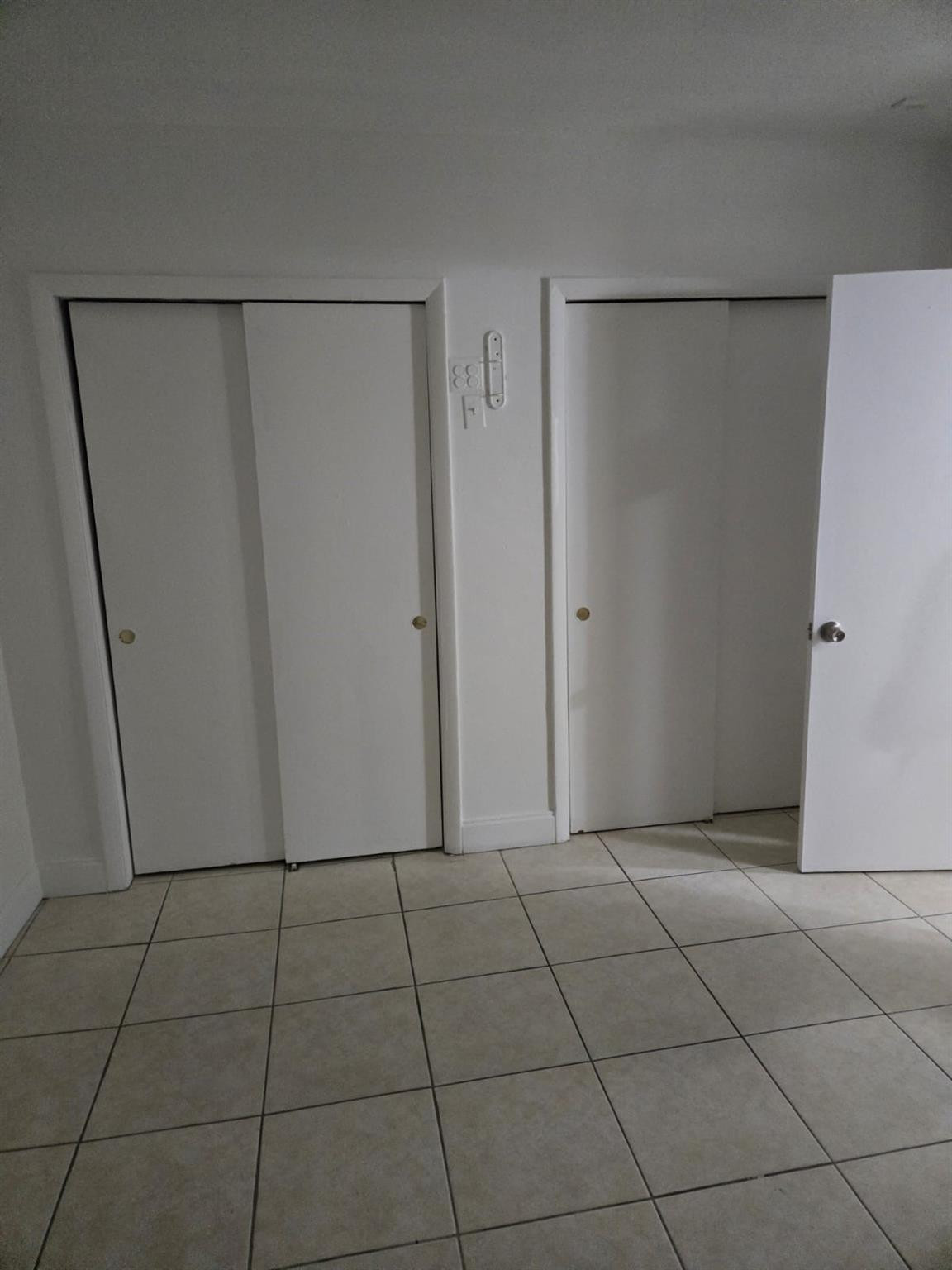 PARK SIDE MANOR B CONDO INC - Residential Lease
