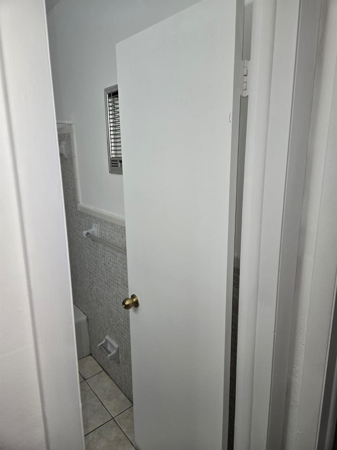 PARK SIDE MANOR B CONDO INC - Residential Lease