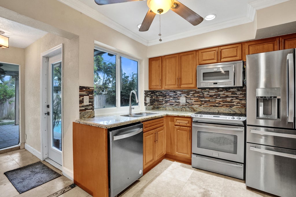 Photo of 1240 SW 4th Avenue, Pompano Beach, FL 33060 (MLS # B26039911)