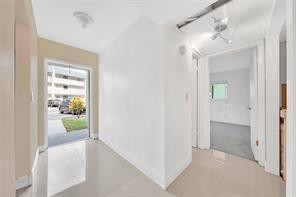 ORIOLE GOLF & TENNIS CLUB CONDO - Residential Lease