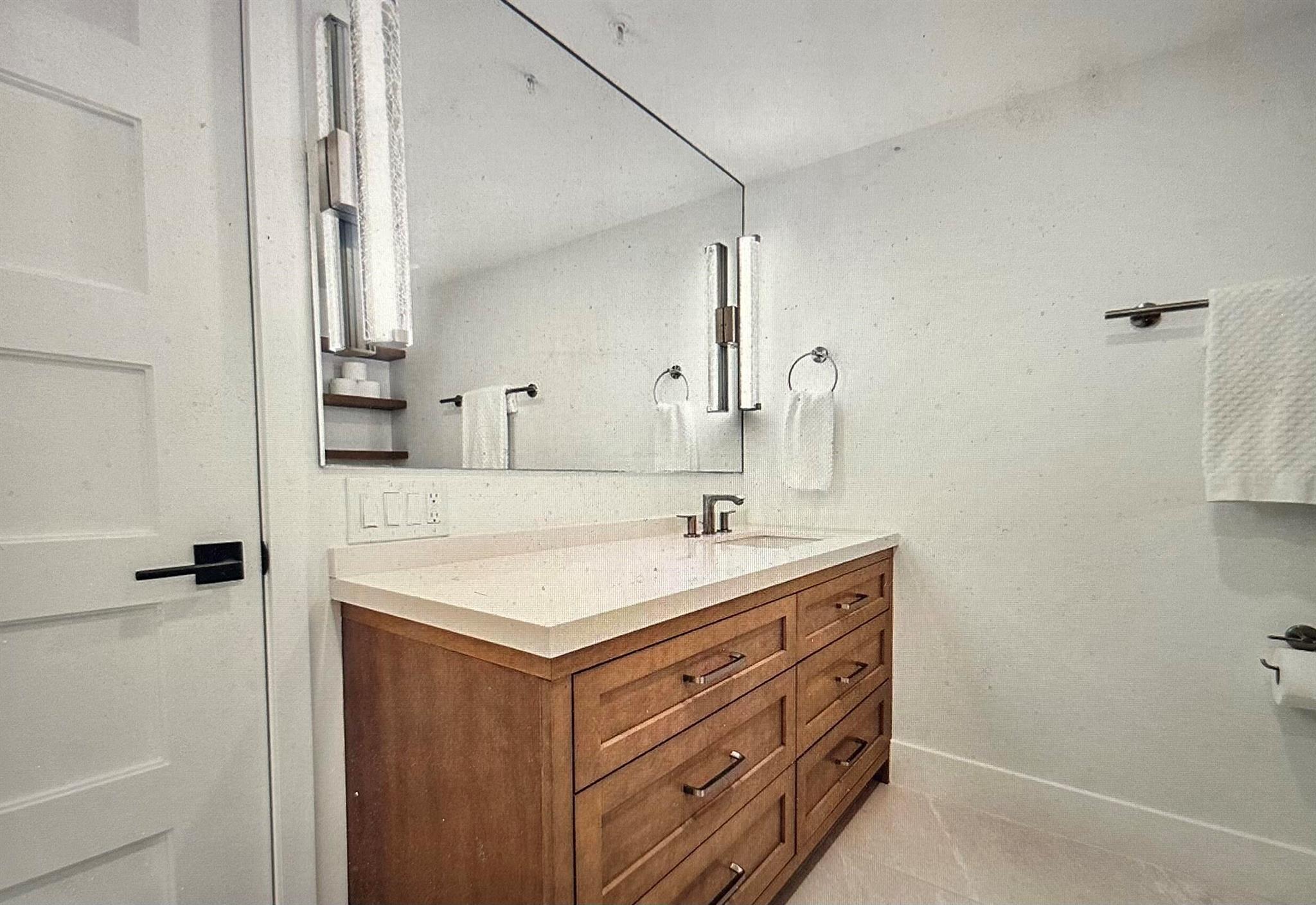 HYPOLUXOS MARINERS CAY CO - Residential Lease
