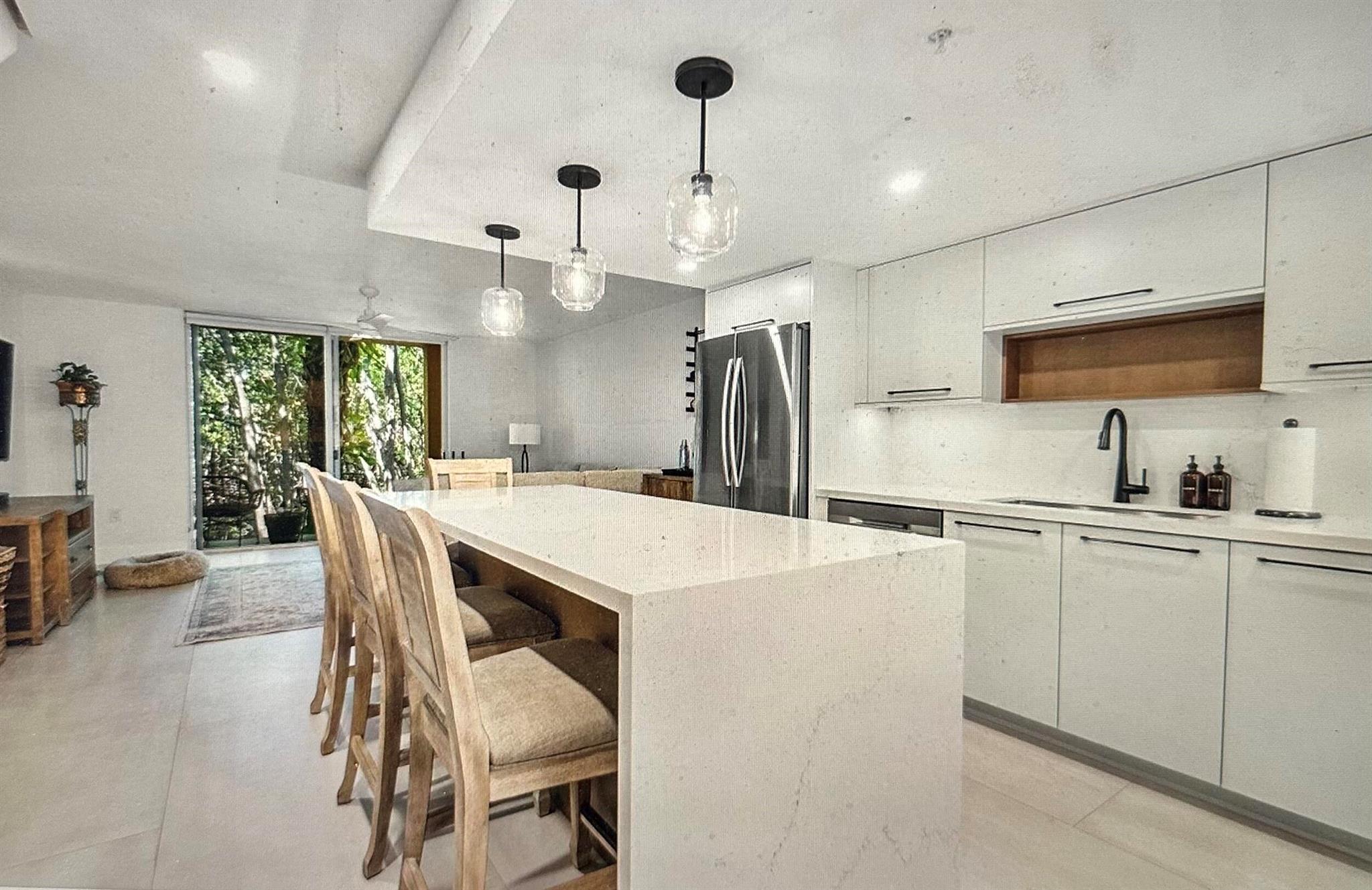 HYPOLUXOS MARINERS CAY CO - Residential Lease