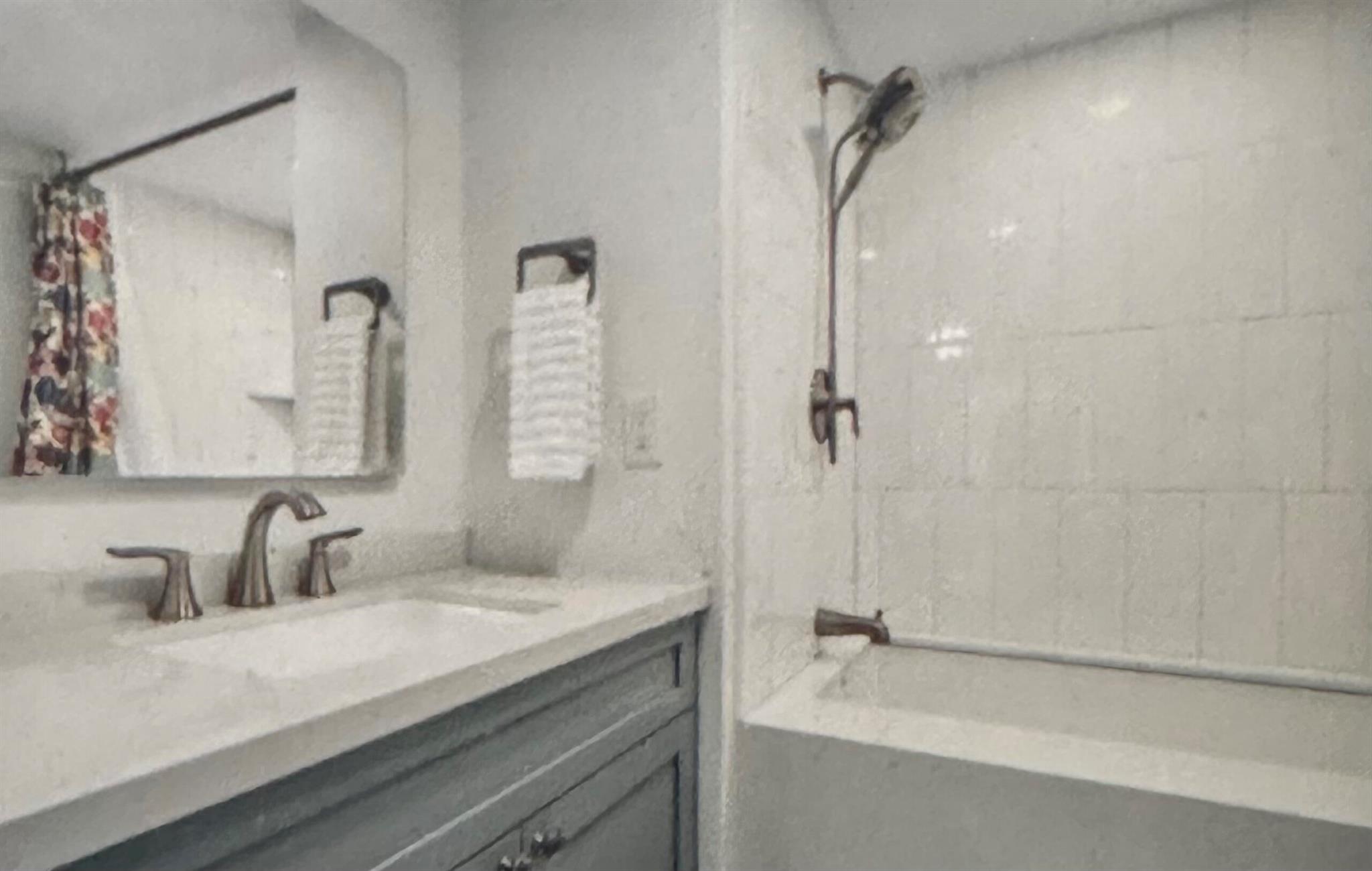 HYPOLUXOS MARINERS CAY CO - Residential Lease