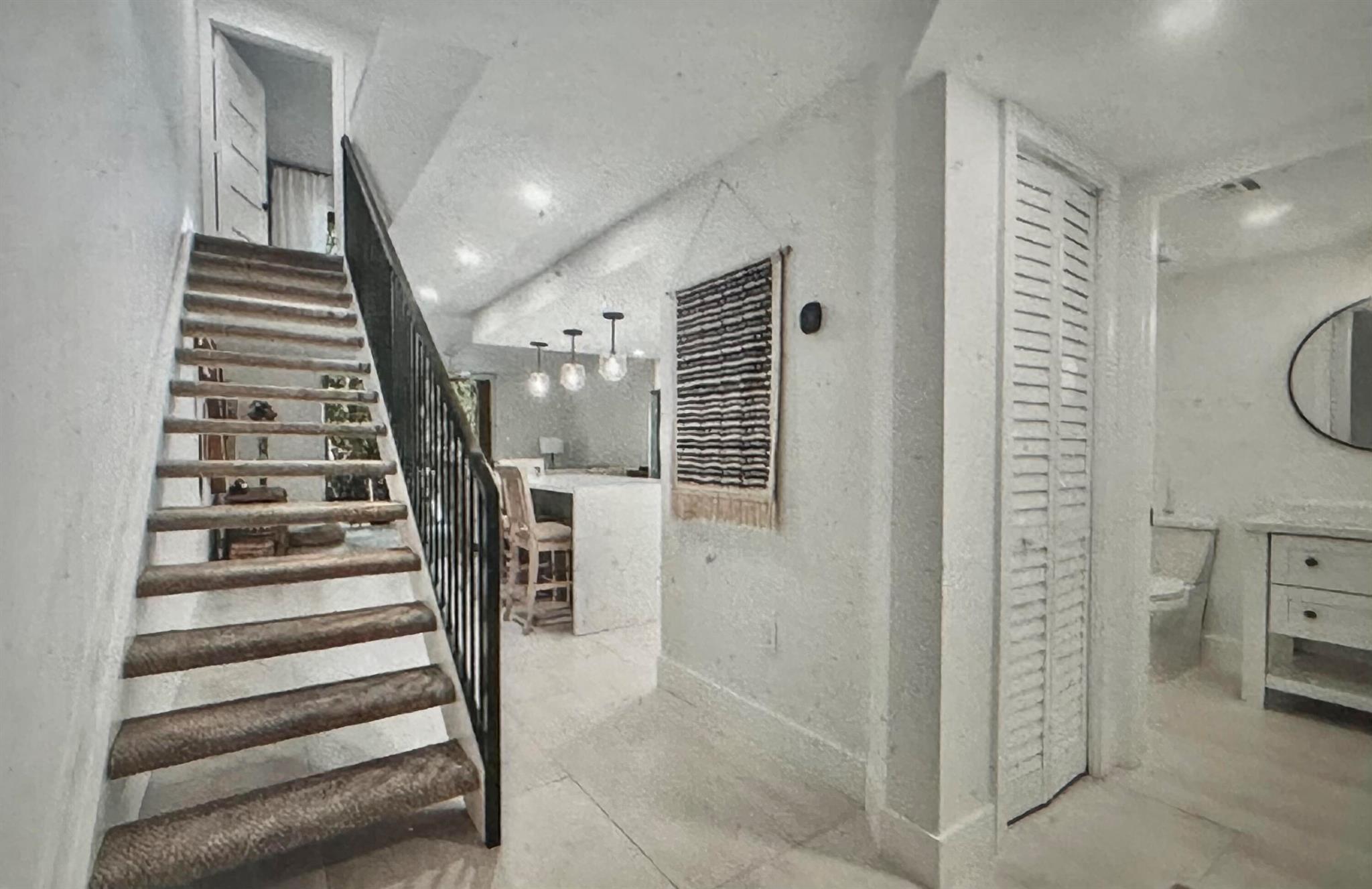 HYPOLUXOS MARINERS CAY CO - Residential Lease