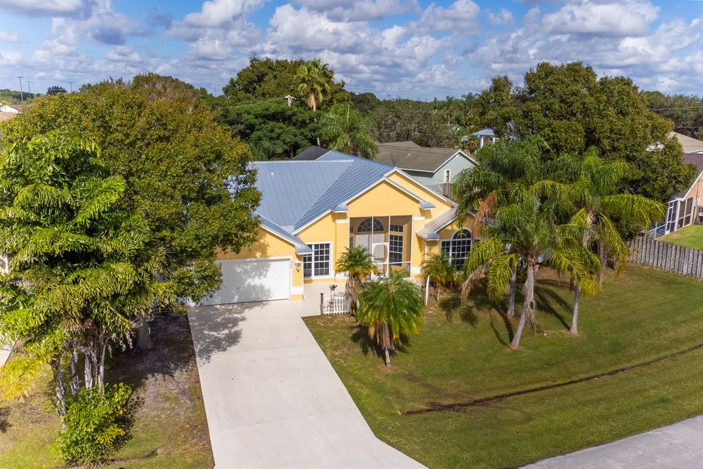 Photo of 3502 SE Hyde Circle, Port Saint Lucie, FL 34984 (MLS # B26014155)