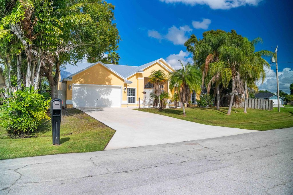 Photo of 3502 SE Hyde Circle, Port Saint Lucie, FL 34984 (MLS # B26014155)