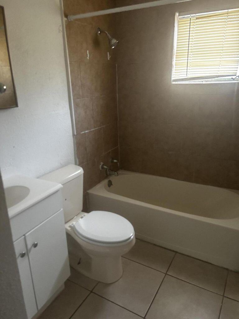 2808 Avenue I