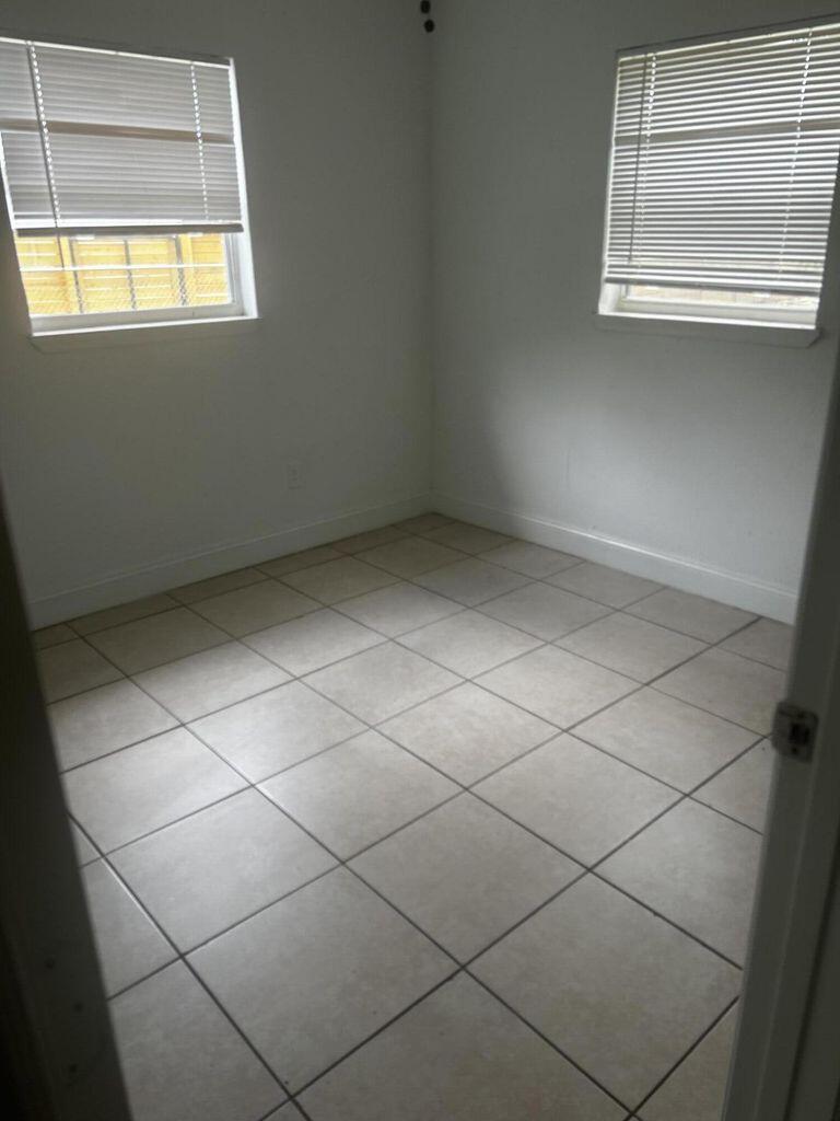 2808 Avenue I