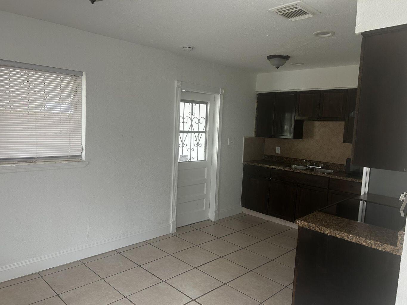 2808 Avenue I