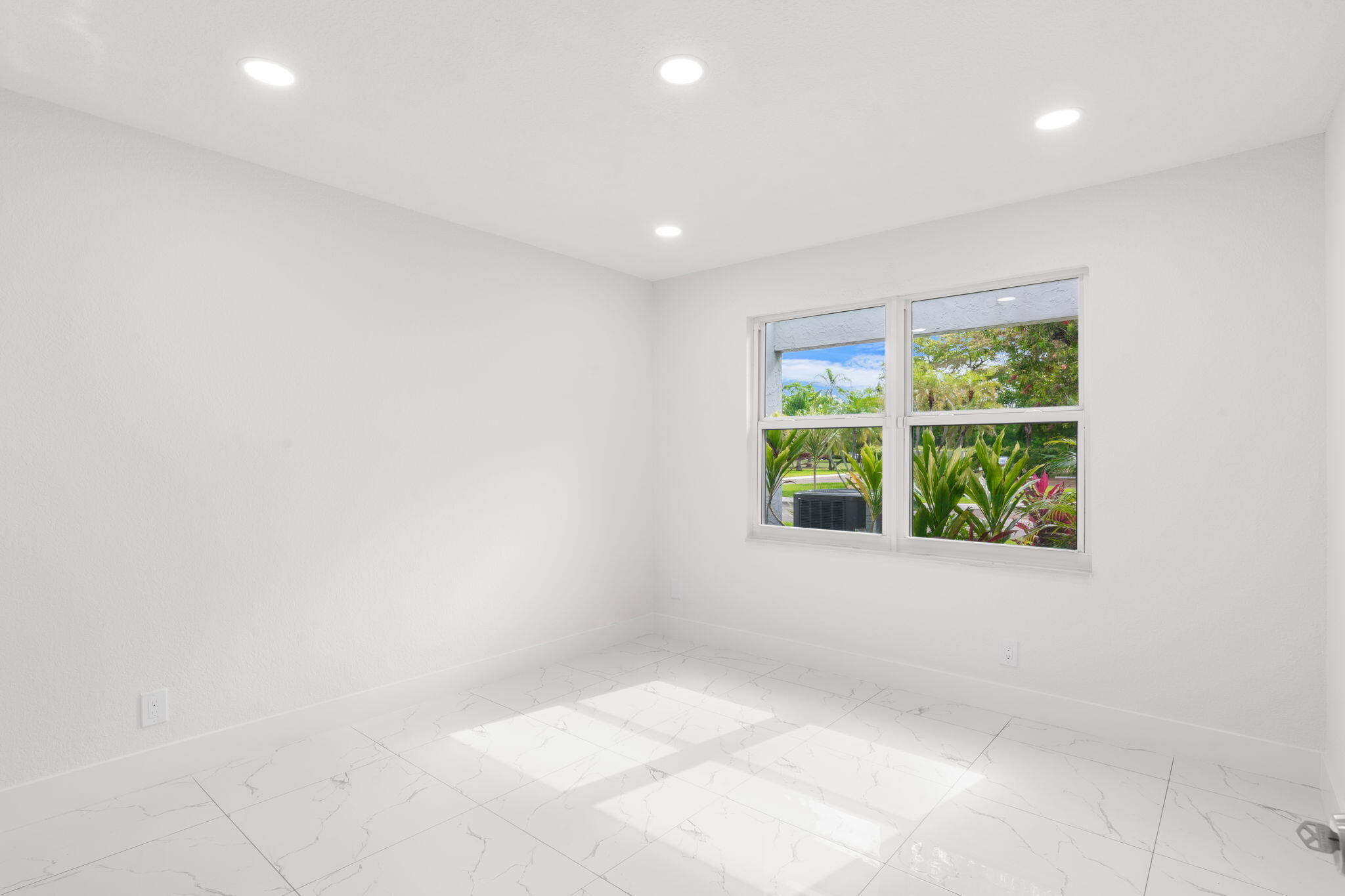 WOODLAND LAKES - Residential