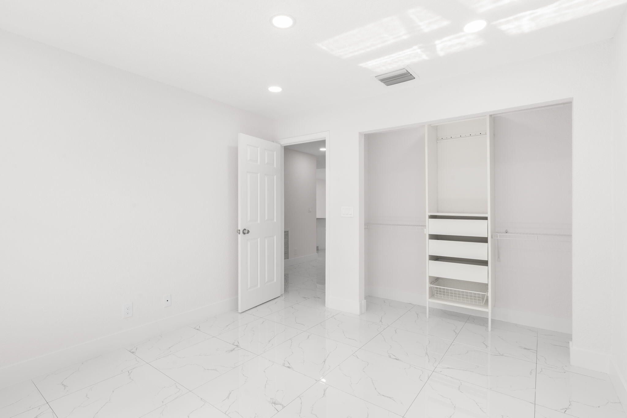 WOODLAND LAKES - Residential