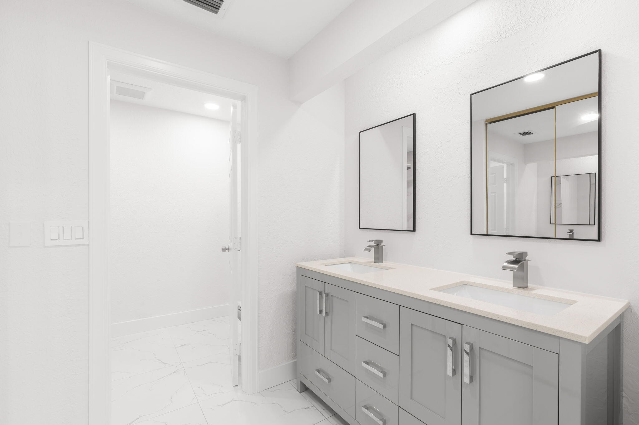 WOODLAND LAKES - Residential