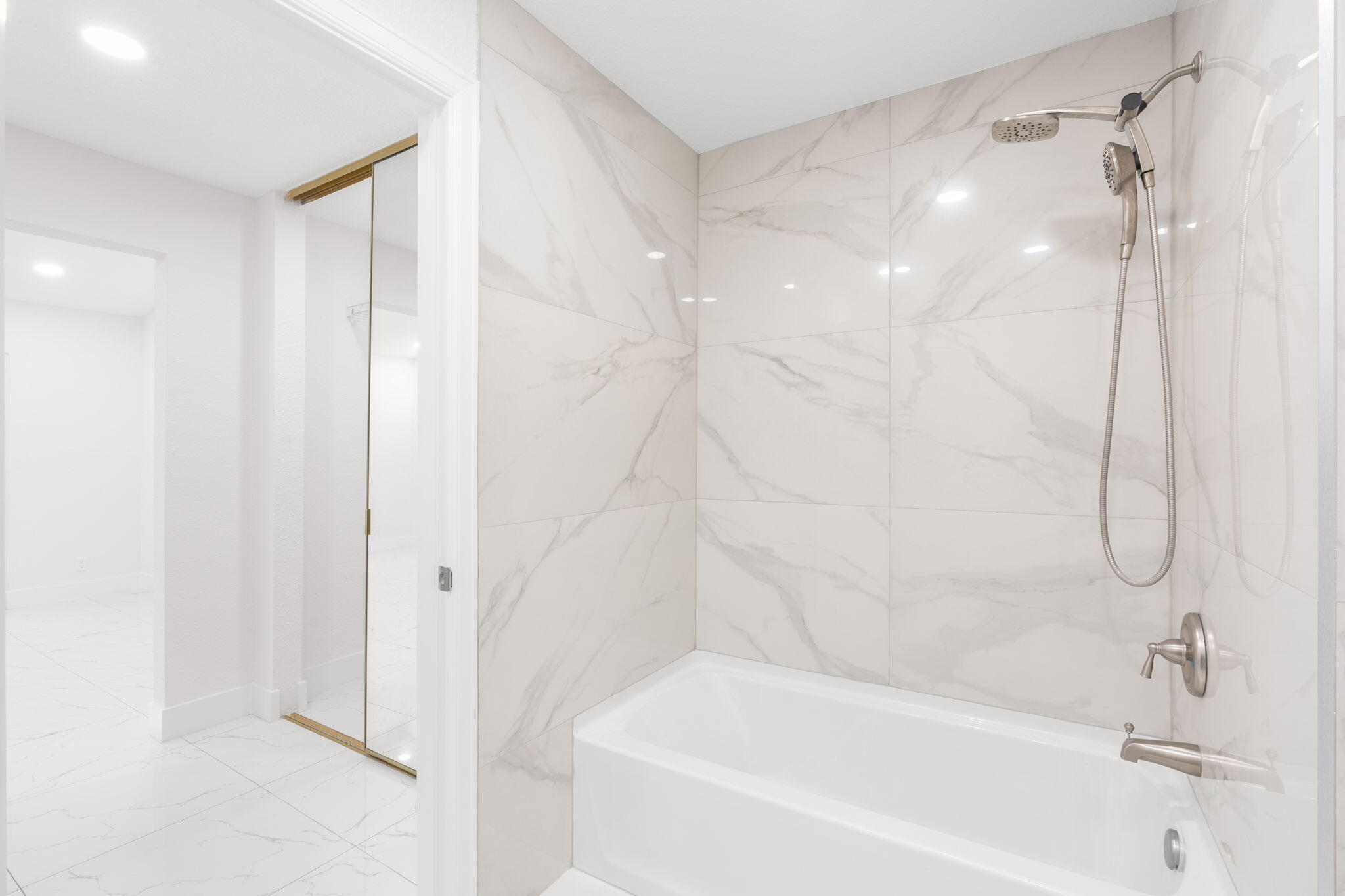 WOODLAND LAKES - Residential