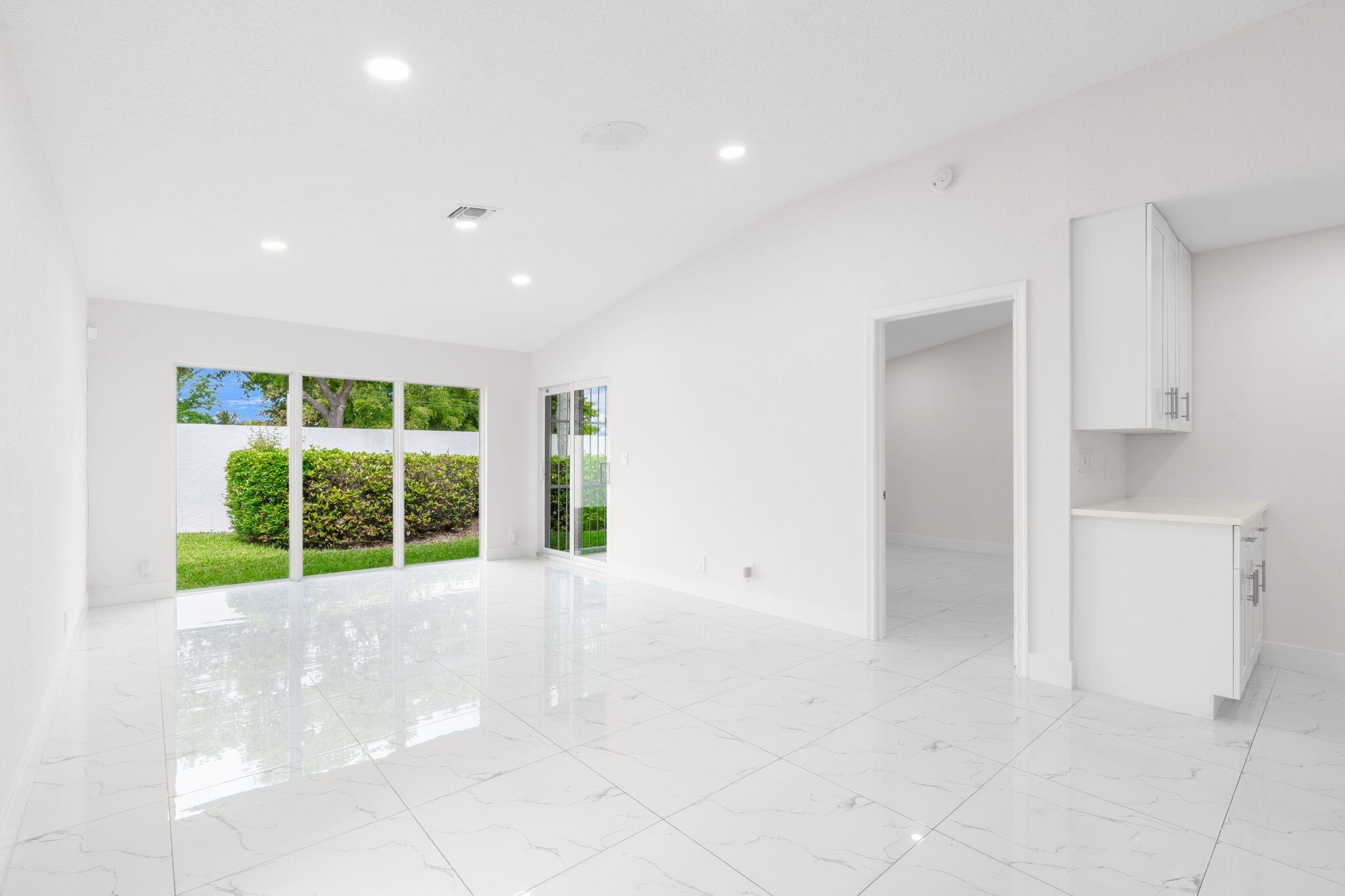 WOODLAND LAKES - Residential