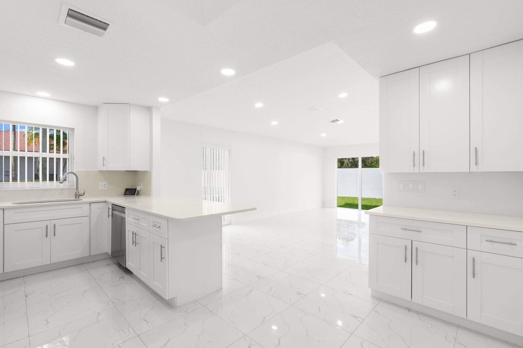 WOODLAND LAKES - Residential