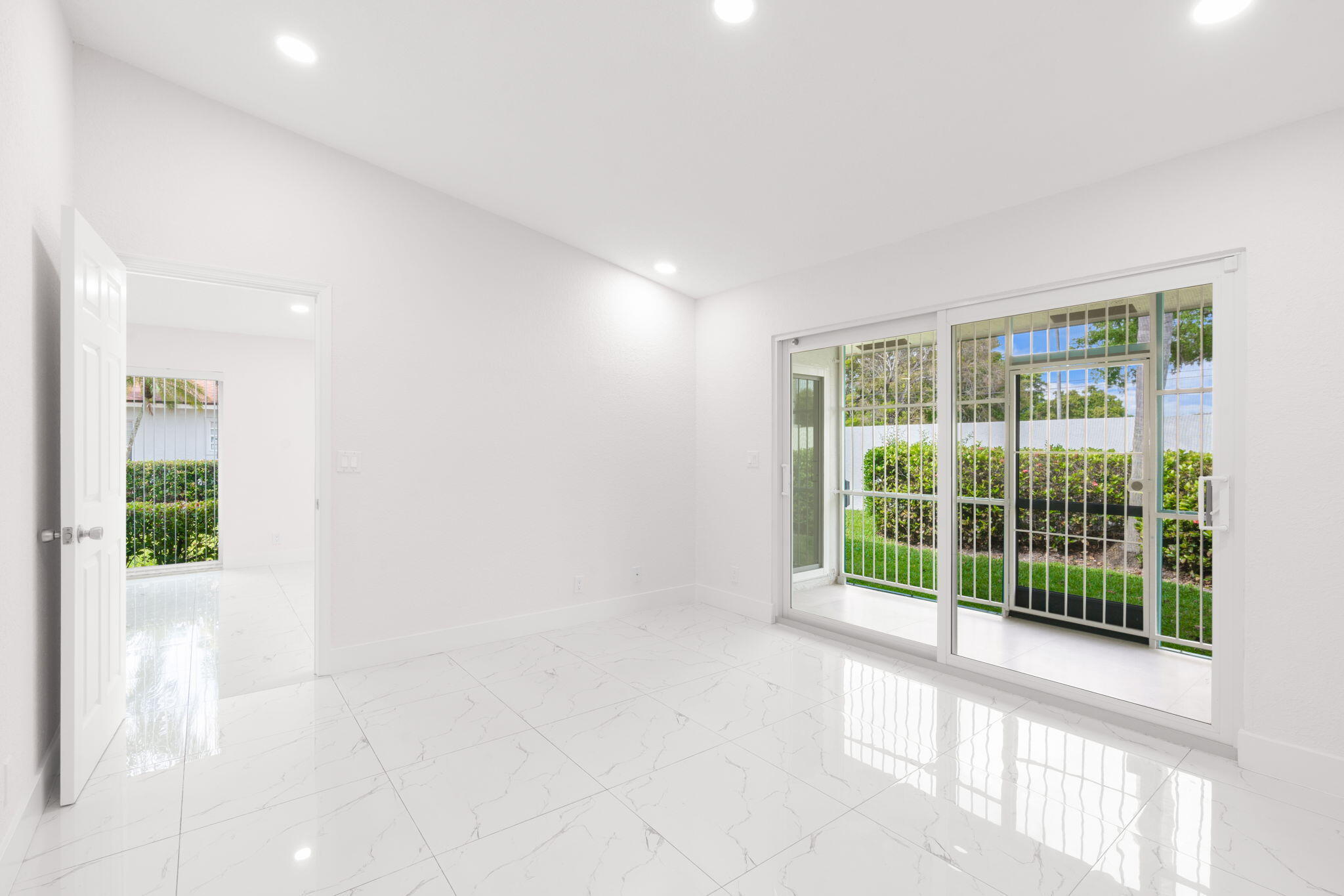 WOODLAND LAKES - Residential