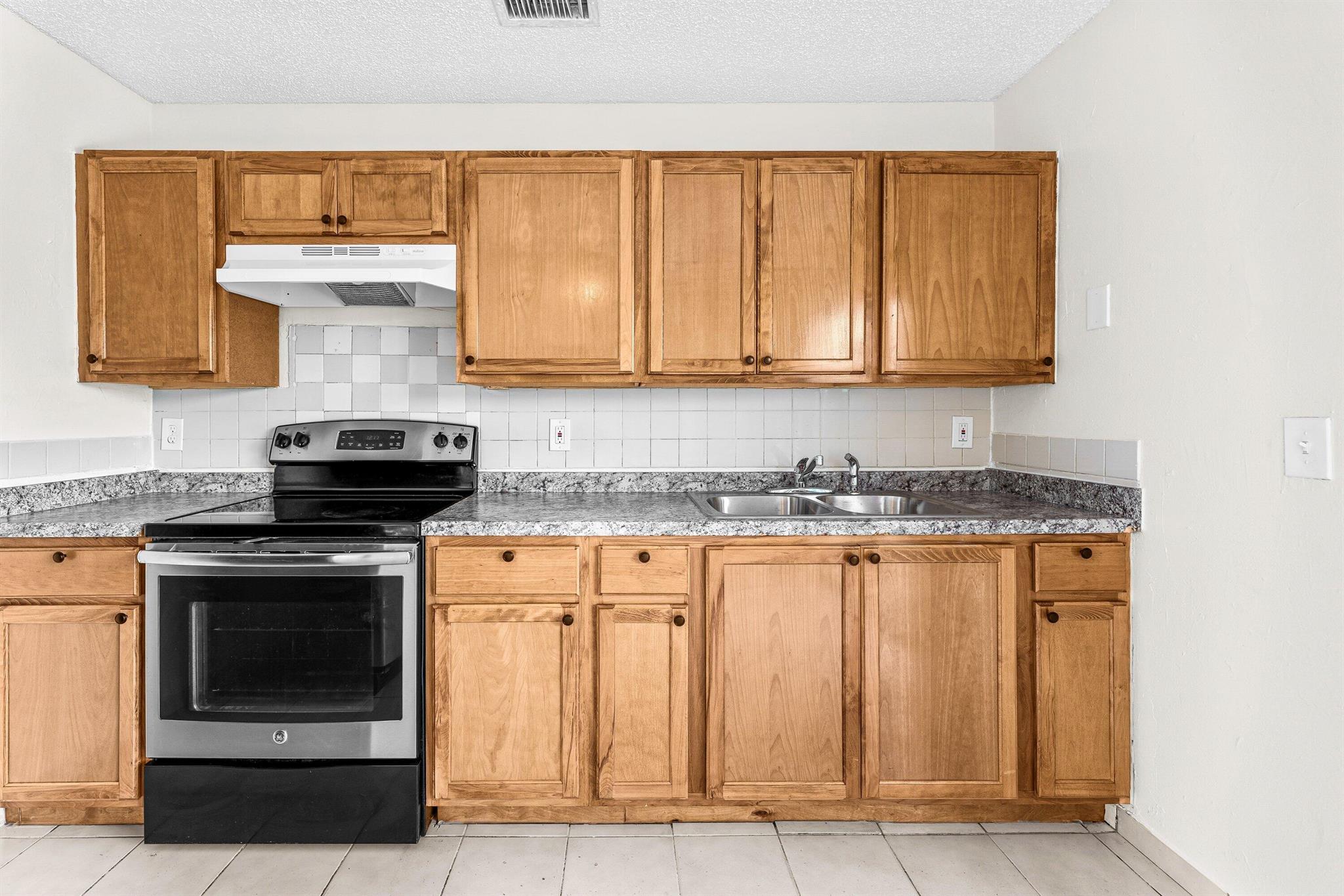 Gulfstream Apartments - Residential Lease