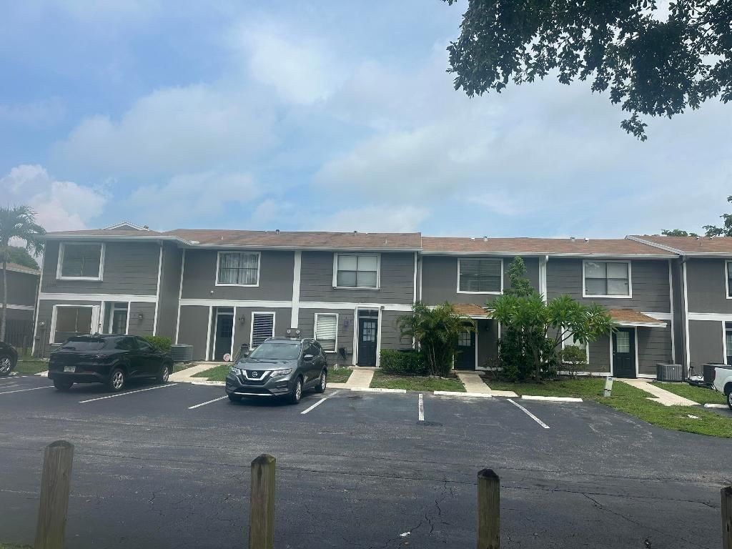 Photo of 5508 Cannon Way #C, West Palm Beach, FL 33415 (MLS # R11123330)