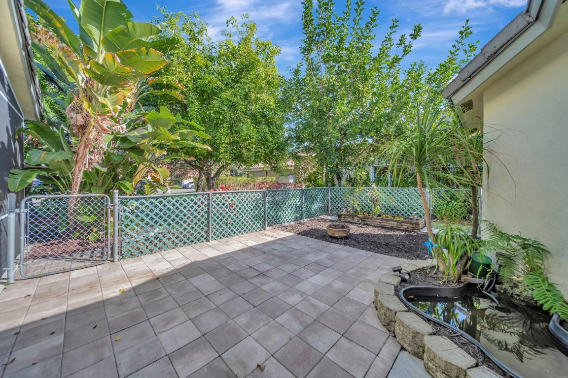 ARBORS@CORAL CREEK - Residential