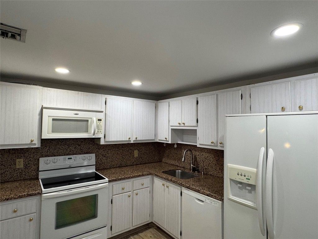 Photo of 3800 Oaks Clubhouse Drive #102, Pompano Beach, FL 33069 (MLS # F10479014)